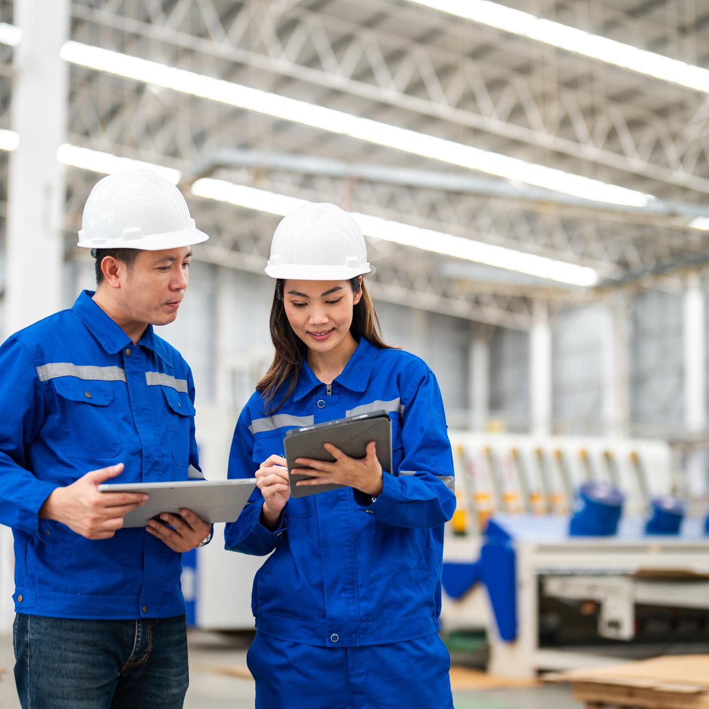 With dedication and focus, these engineers discuss production challenges and solutions, ensuring the printing plant's continued success.